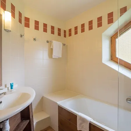 Pierre & Le Tikal 3*