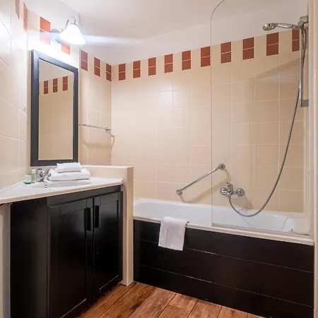 Pierre & Le Tikal 3*